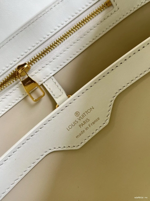 WIS BB LOUIS CAPUCINES VUITTON 0111